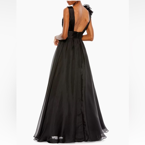 Mac Duggal
Ruffle Shoulder V-Neck Gown - Picture 3 of 3